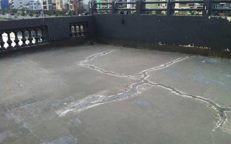 Nguyên nhân kiến sân thượng bị thấm nước là gì?